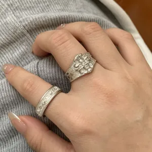 Set di anelli impilabili in argento zircone, design floreale croce, gioielli eleganti.