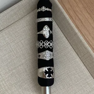 Set di anelli impilabili in argento zircone, design croce delicato gioiello moda per donne.