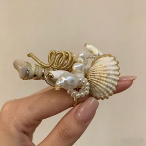 Handgemachte Muschel Ringe mit Perlen und Gold Draht, ozean stil modischer Statement Schmuck.