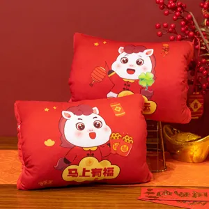 Coussin chauffe-mains en peluche de l'année du cheval, adorable mascotte en peluche pour l'hiver.