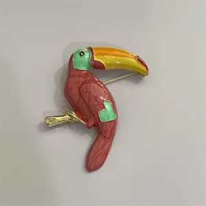 Emaille toekan vogel broche speld, levendige kleurrijke metalen dier sieraden accessoire voor dames.