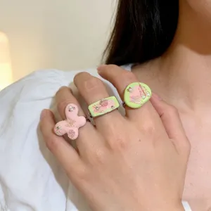 Summer handmade enamel Y2K sweet cool ring vintage pearl butterfly ring detail view