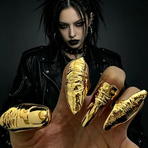 Punk metaal vinger harnas ringen, overdreven gotische gouden ringen, opvallend statement sieraad.