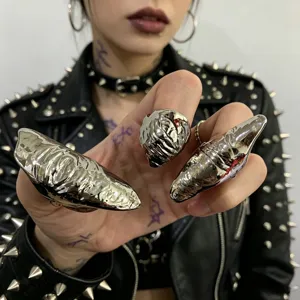 Gothische punk vloeibaar metaal onregelmatige vingerringen harnas sieraden mode cool stijl