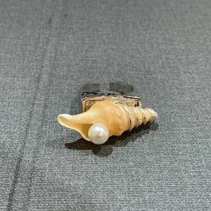 Bague coquillage perle naturelle, style océan élégant bijou réglable pour femmes.