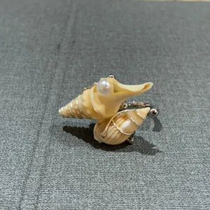 Bague coquillage naturel et perle faite main, magnifique bijoux style ocean vacances.