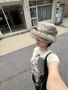 Faux fur patchwork wool riding hat, stylish autumn and winter warm bucket hat for women.