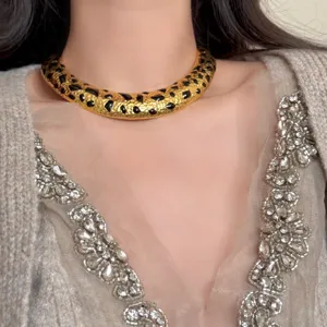 Estilo francés lujo esmalte estampado leopardo geométrico collar choker declaración cuerno toro.