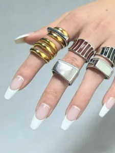 Set di anelli larghi impilabili in metallo smaltato unico, gioielli di moda versatili.