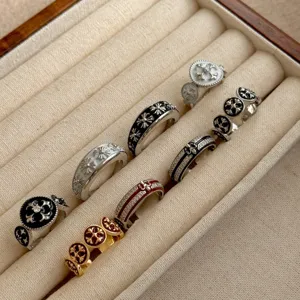 Anello impilabile croce smalto fatto a mano hip hop regolabile vista dettaglio stile