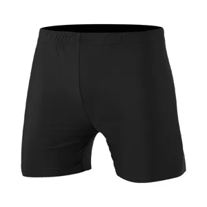 Short de sport moulant noir detail, matiere elastique sechage rapide pour surf fitness.