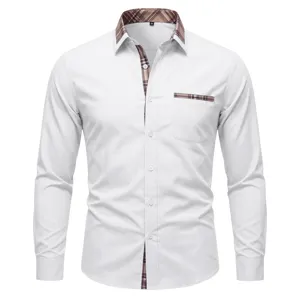 Heren casual overhemden met lange mouwen, wit met bruine ruitdetails, comfortabele pasvorm.