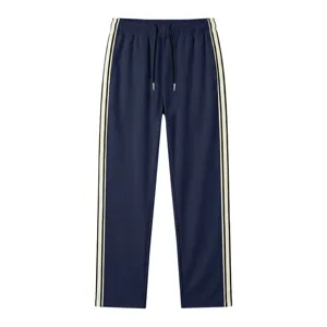 Pantalon de survêtement ample et décontracté pour homme avec bande latérale et cordon.