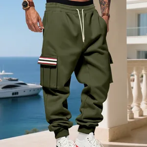 Pantaloni cargo felpati da uomo con dettagli eleganti, vestibilità comoda per streetwear outdoor.