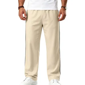 Pantalon de sport décontracté pour homme, coupe droite ample, bande latérale contrastée.