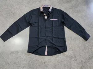 Heren casual shirt met lange mouwen en ruitjeskraag en zak, stijlvolle zakelijke kleding.