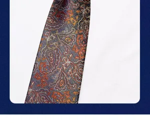 Vista dettagliata di una cravata da uomo d'affari con classico motivo paisley retrò.