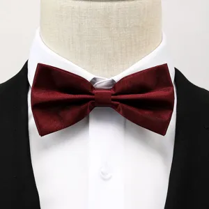 Noeud papillon double rouge vin detail, tissu de qualite pour costume formel homme.