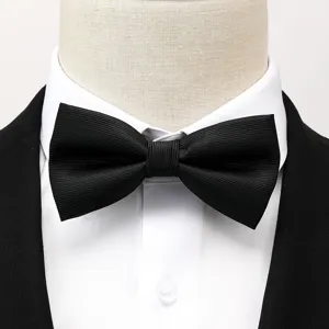 Nœud papillon noir classique pour homme, accessoire de cérémonie idéal pour mariages et soirées.