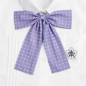 Farfallino JK viola a pois bianchi con dettaglio colletto camicia, accessorio marinaresco.