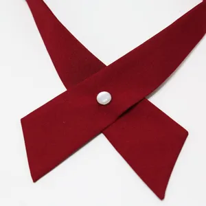 Weinrote Kreuzkrawatte Schleife fur Schueler Schuluniform Akademikerrobe preppy Stil.