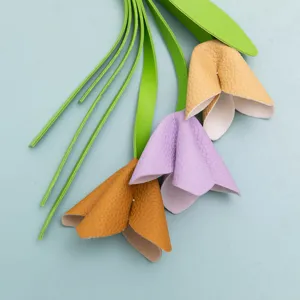 Llavero de flor de cuero PU colgante de bolso, bonita flor artificial para decoración de coche.