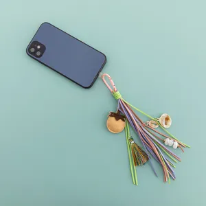 Pendentif de sac et bijou de téléphone à glands colorés DIY avec accessoires coquillage et fruit.