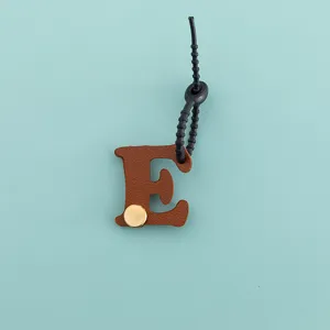 Porte-clés lettre E en cuir PU pendentif de sac minimaliste accessoire urbain style nouveau
