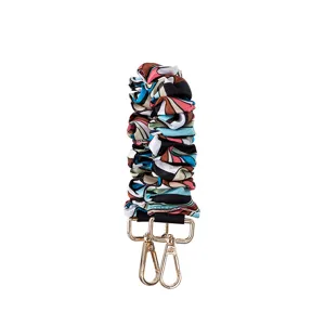 Πολύχρωμο αφηρημένο λουράκι καρπού scrunchie με χρυσά κουμπώματα για κλειδιά και τσάντες.