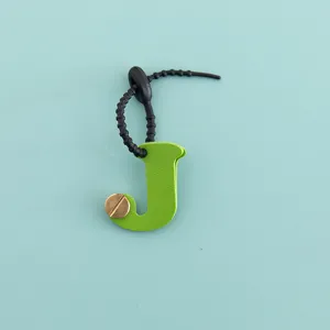 Porte-clés pendentif de sac lettre J en cuir PU minimaliste avec vis métallique noire