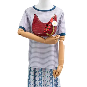 Red crocodile pattern short handbag with colorful woven strap and cute daisy beaded charm detail.