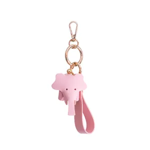Porte cles elephant en cuir rose avec fermoir dore pour sacs et cles charmant accessoire