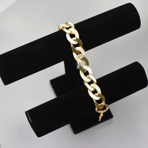 Chunky acrylic and metal chain detail, stylish bag strap and phone case accessory chain.