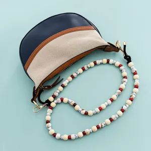 Elegante borsa a mezzaluna con tracolla di perline in legno e acrilico alla moda.