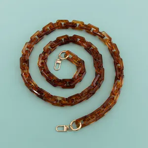 Dettaglio catena in tartaruga acrilica, perfetta tracolla fai da te per borse e accessori
