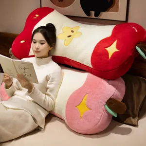 Grazioso cuscino peluche a forma di torsolo di mela per camera da letto, soffice e decorativo.
