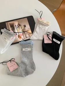 Sommer dünne Damen Socken mit Streifen, Bund und Etikett, stylische Baumwolle Mittelsocken.