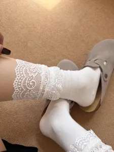 White lace ruffle mid-tube socks sweet aesthetic cute cotton slouch socks for women daily wear