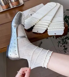 Chaussettes empilées à volants crème pour femmes, chaussettes mi-mollet en coton d'été.