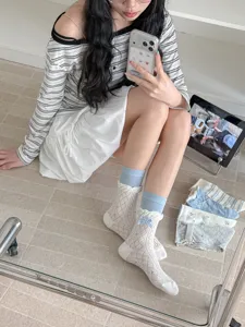 Korean style bow mid-tube socks for women, featuring cute mesh pattern, versatile autumn wear.