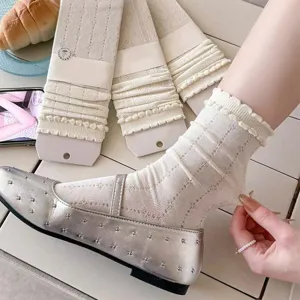 Chaussettes blanches a volants pour femmes, en coton respirant style ballet ete chaussettes.