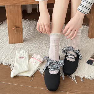 Sweet mesh women mid-tube socks with delicate lace frills and cute bow shoes for summer.