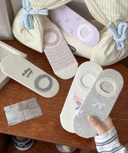 Japanische Schleife Damen Füßlinge, atmungsaktive Sommer flache unsichtbare rutschfeste Socken.