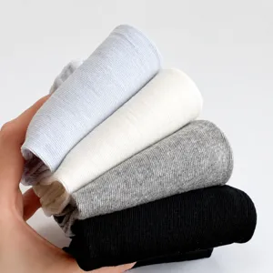 Bequeme Damen Baumwoll Socken, weiche hautfreundliche Freizeitsocken im schlichten Stil.