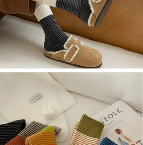 Dicke gestreifte Baumwollsocken für Damen, kuschelige Winter Socken mit College Stil Design.