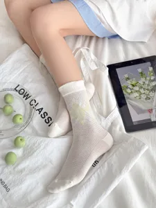 Women's light green argyle mesh mid-tube socks, cute Korean style autumn breathable casual socks.