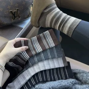Damen retro gestreifte lange Socken Herbst Winter Strick Freizeit High Tube Mode gemütlich