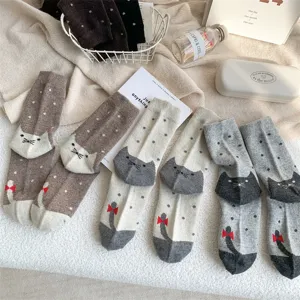 Gemütliche dicke Wintersocken mit Katze für Damen, warme kuschelige Frottekniestrümpfe.