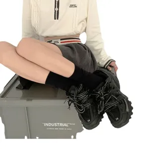 Koreanische Mode Socken und klobige Sneaker Set, stilvolle Herbst und Winter Schuhe.