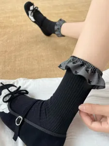 Japanische Lolita Wadensocken mit Schleifendetails für süße Herbst und Winter Outfits.